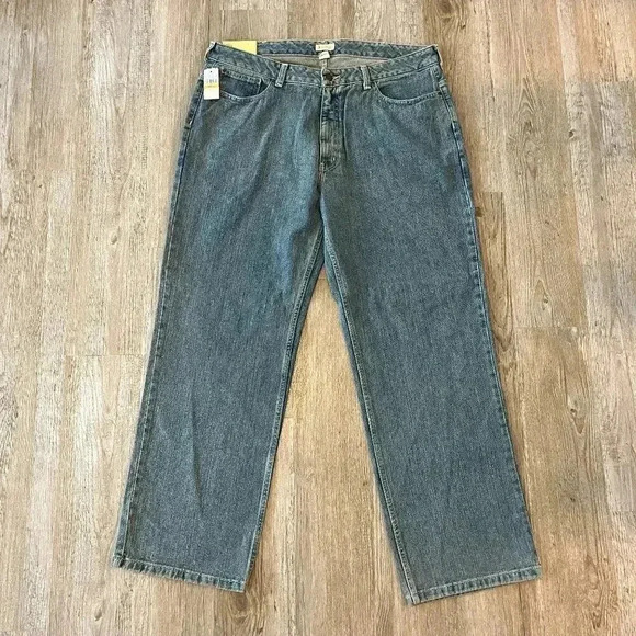 Mens NWT Van Heusen Classic Fit Jeans - 40x32 - Picture 1 of 9